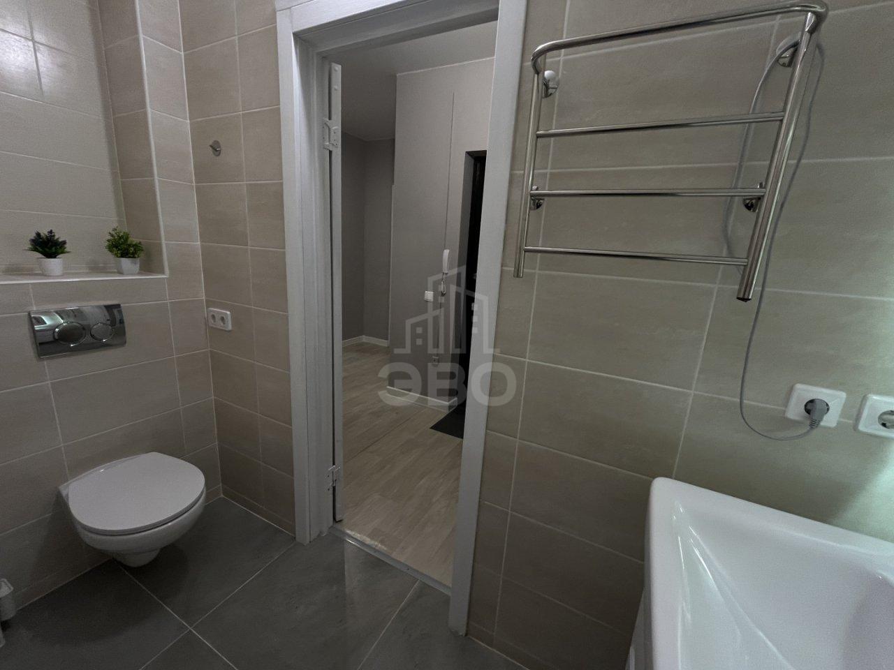 трехкомнатная квартира в Санкт-Петербурге по адресу: Нижне-Каменская ул., 26