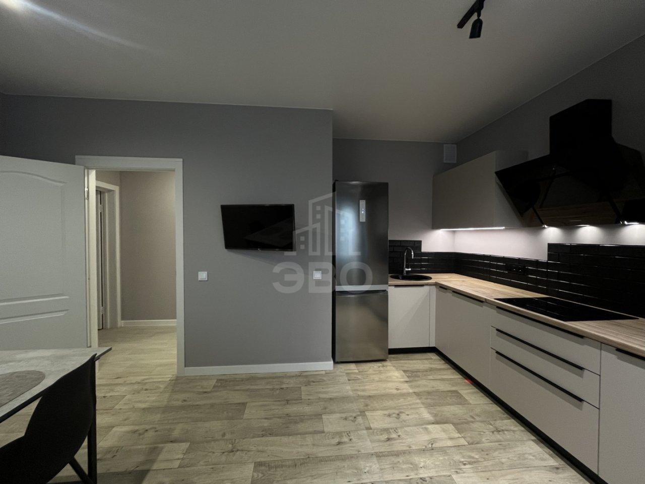 трехкомнатная квартира в Санкт-Петербурге по адресу: Нижне-Каменская ул., 26