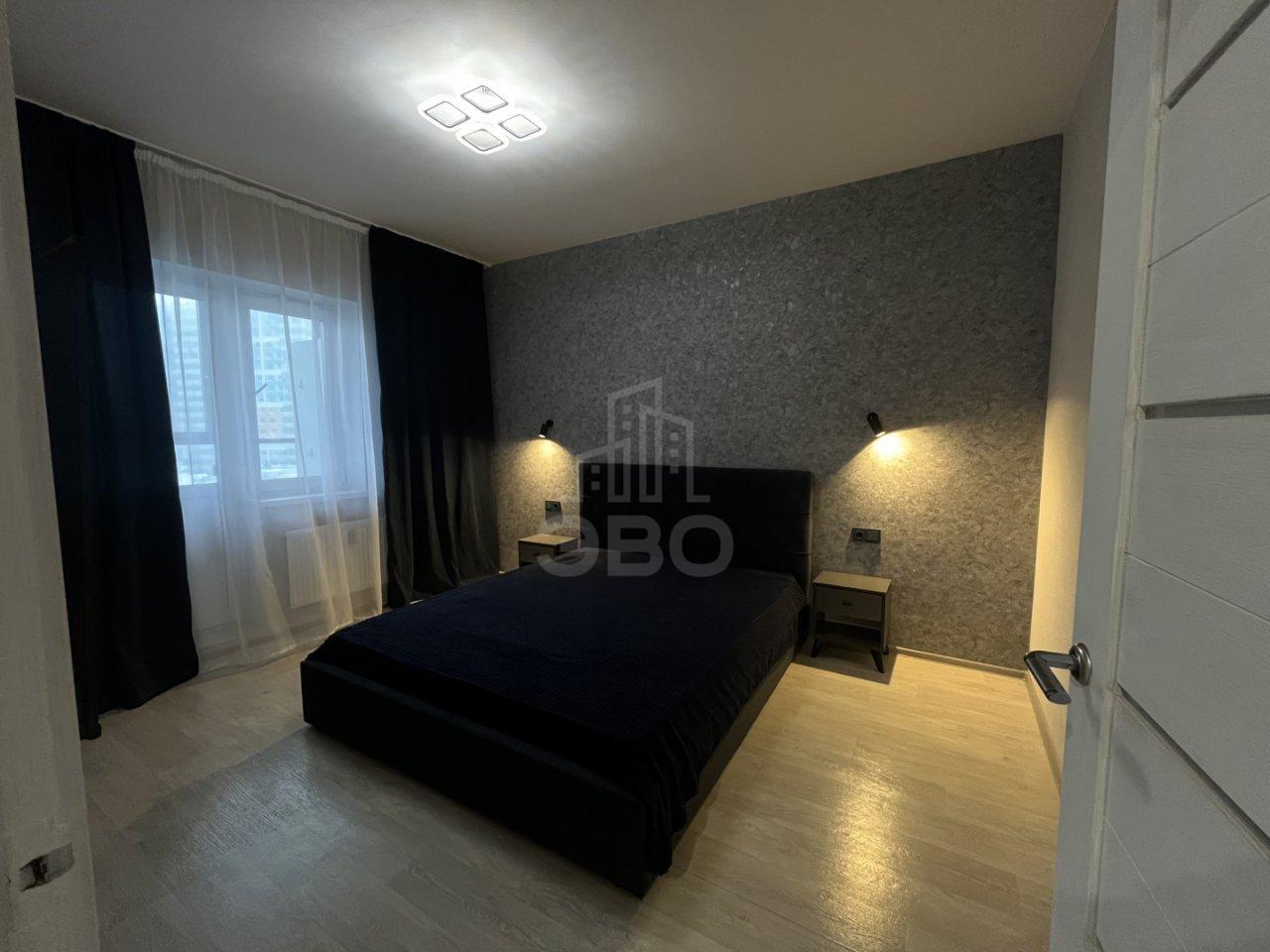 трехкомнатная квартира в Санкт-Петербурге по адресу: Нижне-Каменская ул., 26