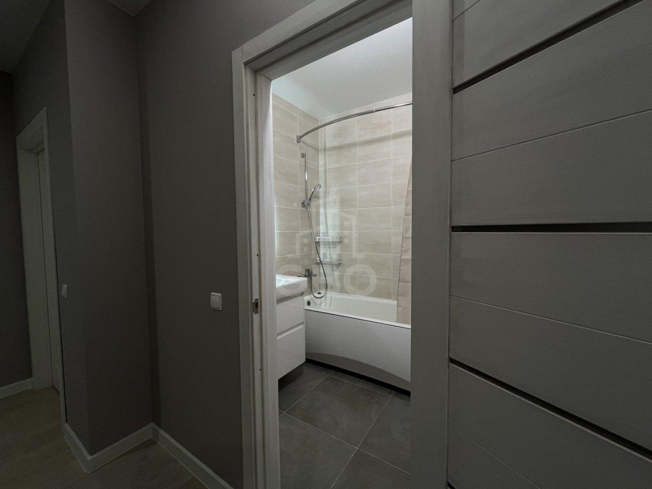 трехкомнатная квартира в Санкт-Петербурге по адресу: Нижне-Каменская ул., 26