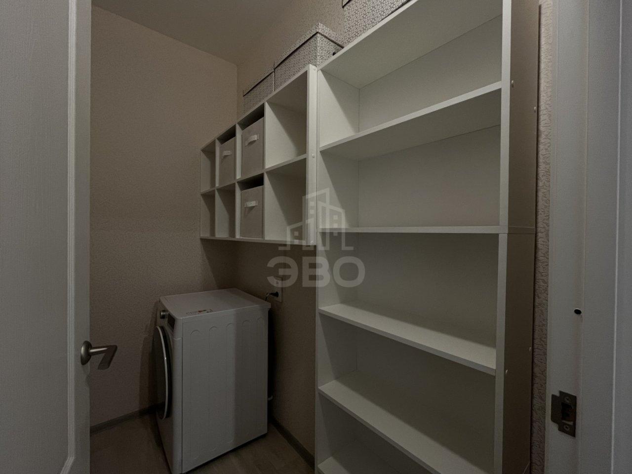 трехкомнатная квартира в Санкт-Петербурге по адресу: Нижне-Каменская ул., 26