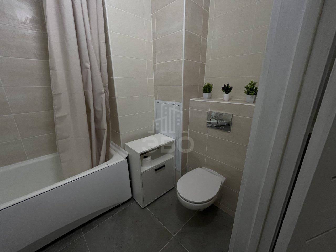 трехкомнатная квартира в Санкт-Петербурге по адресу: Нижне-Каменская ул., 26