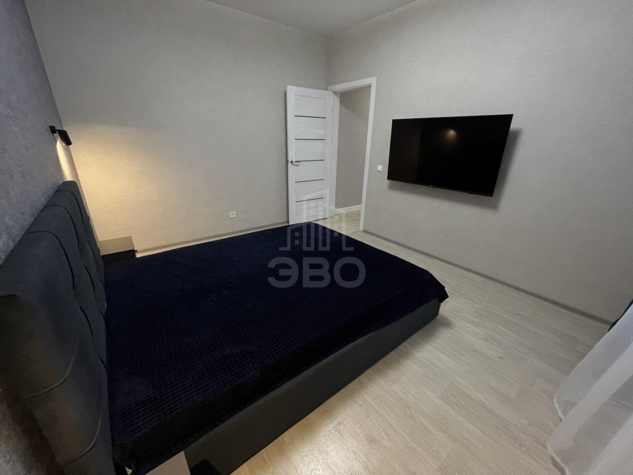 трехкомнатная квартира в Санкт-Петербурге по адресу: Нижне-Каменская ул., 26