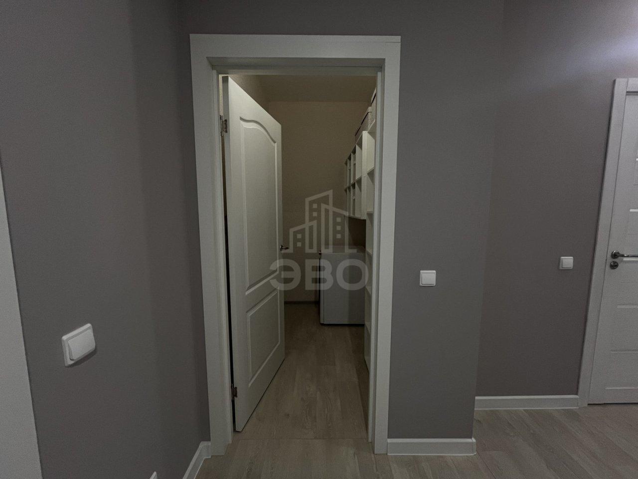 трехкомнатная квартира в Санкт-Петербурге по адресу: Нижне-Каменская ул., 26