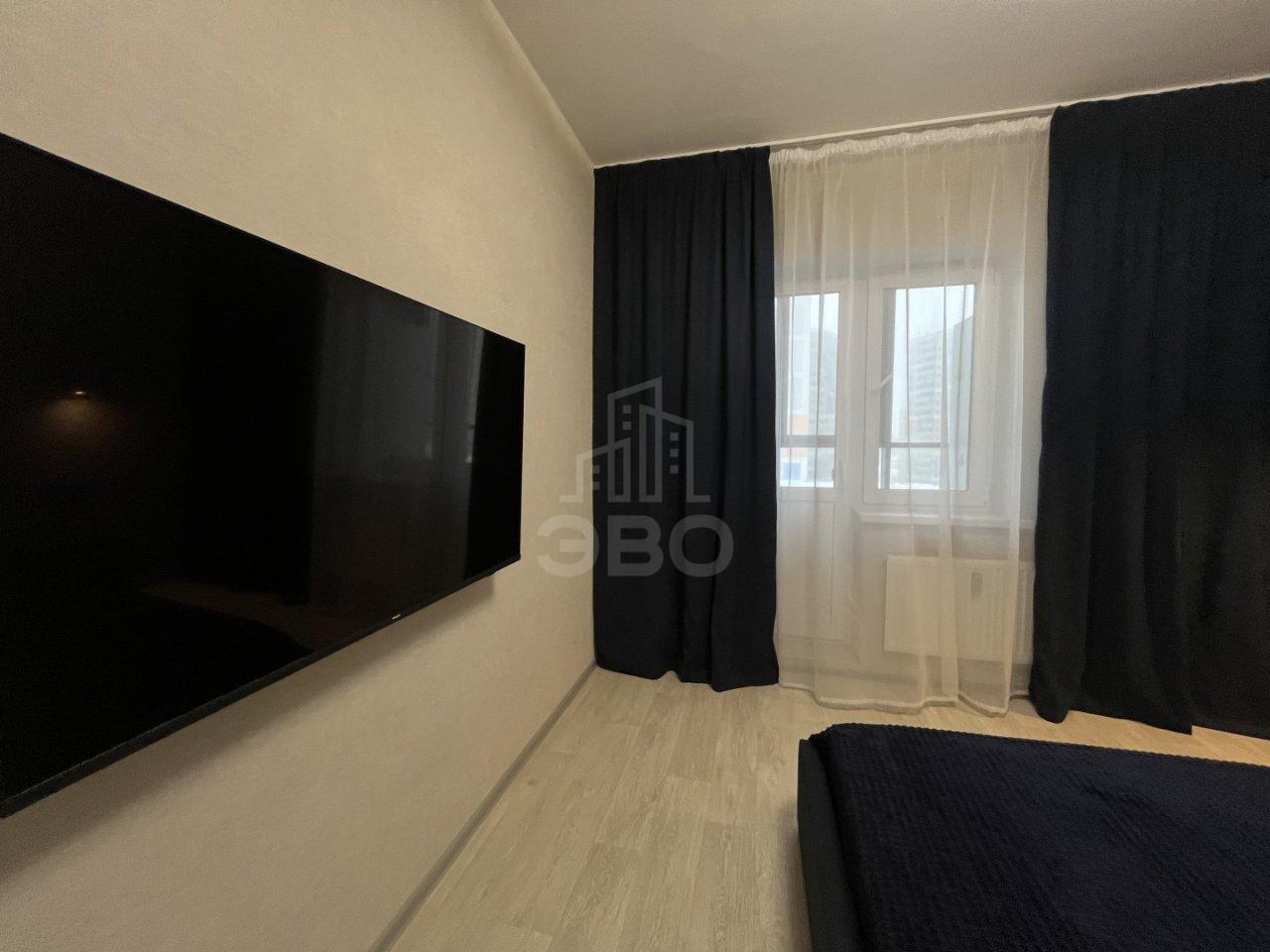 трехкомнатная квартира в Санкт-Петербурге по адресу: Нижне-Каменская ул., 26