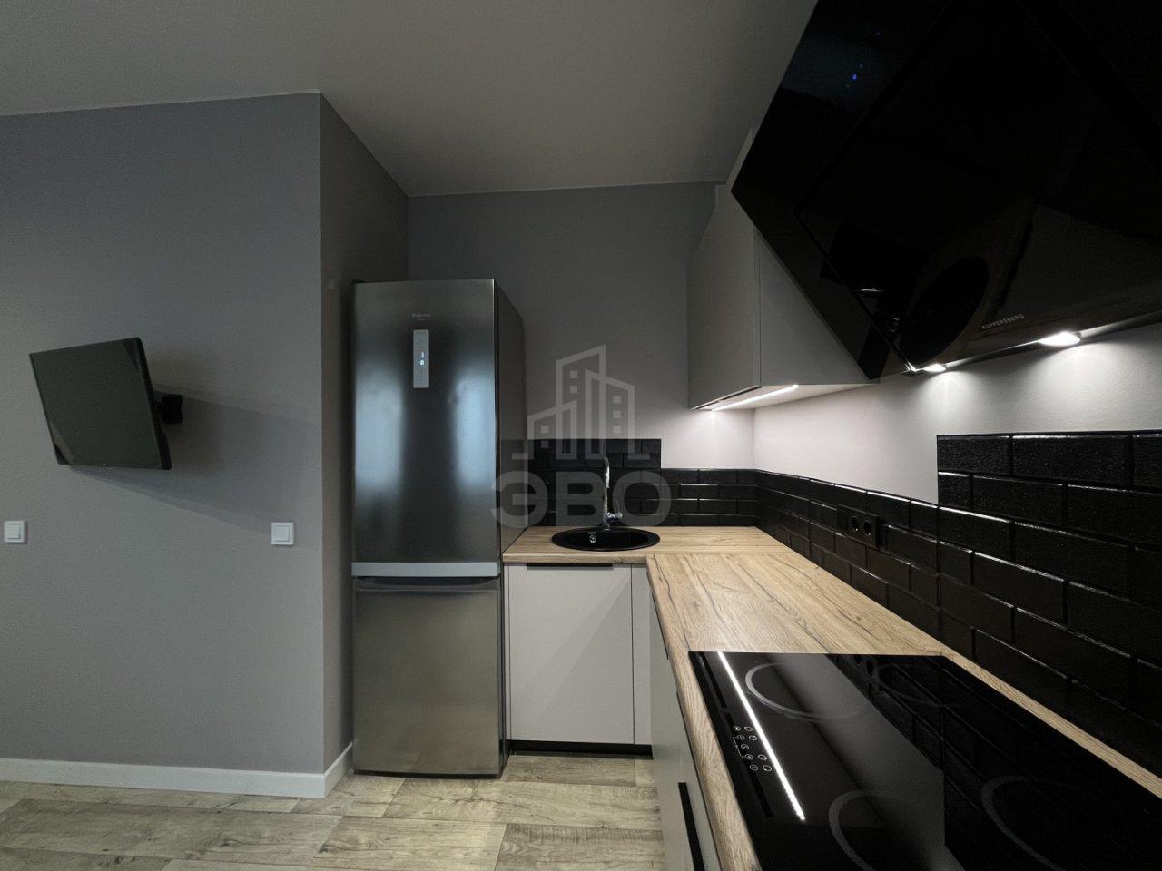 трехкомнатная квартира в Санкт-Петербурге по адресу: Нижне-Каменская ул., 26