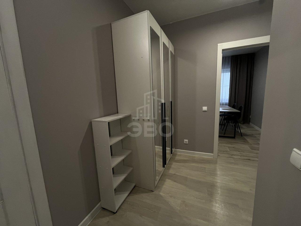 трехкомнатная квартира в Санкт-Петербурге по адресу: Нижне-Каменская ул., 26