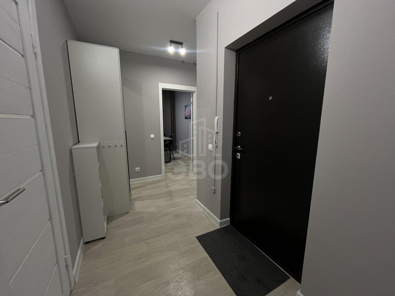 трехкомнатная квартира в Санкт-Петербурге по адресу: Нижне-Каменская ул., 26