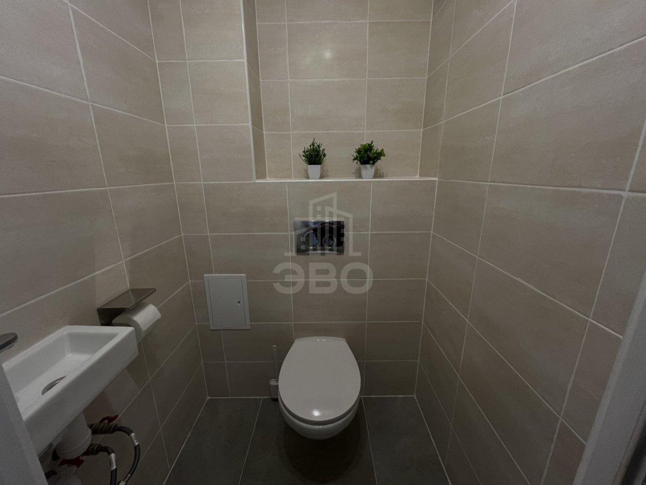 трехкомнатная квартира в Санкт-Петербурге по адресу: Нижне-Каменская ул., 26