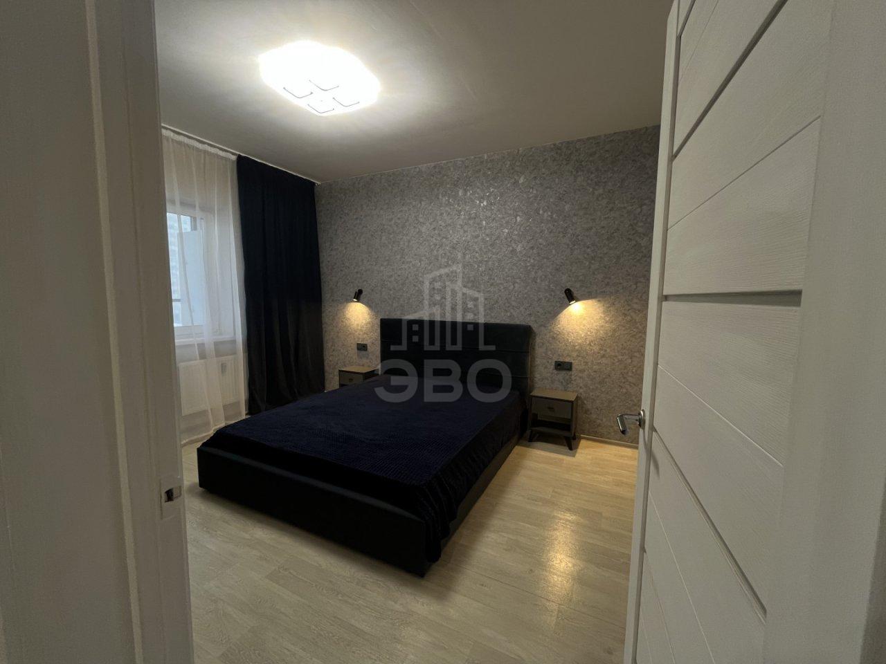 трехкомнатная квартира в Санкт-Петербурге по адресу: Нижне-Каменская ул., 26