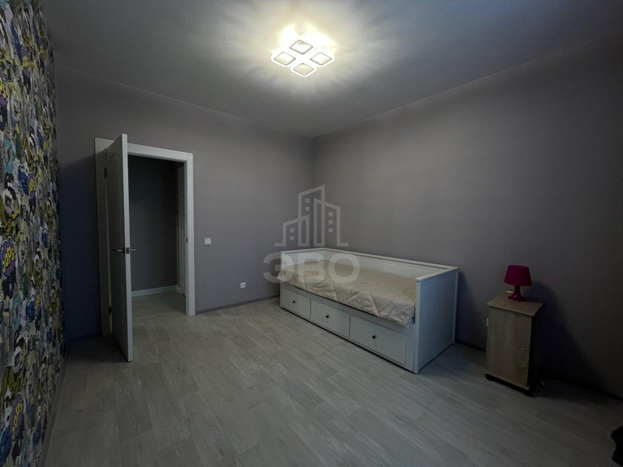 трехкомнатная квартира в Санкт-Петербурге по адресу: Нижне-Каменская ул., 26