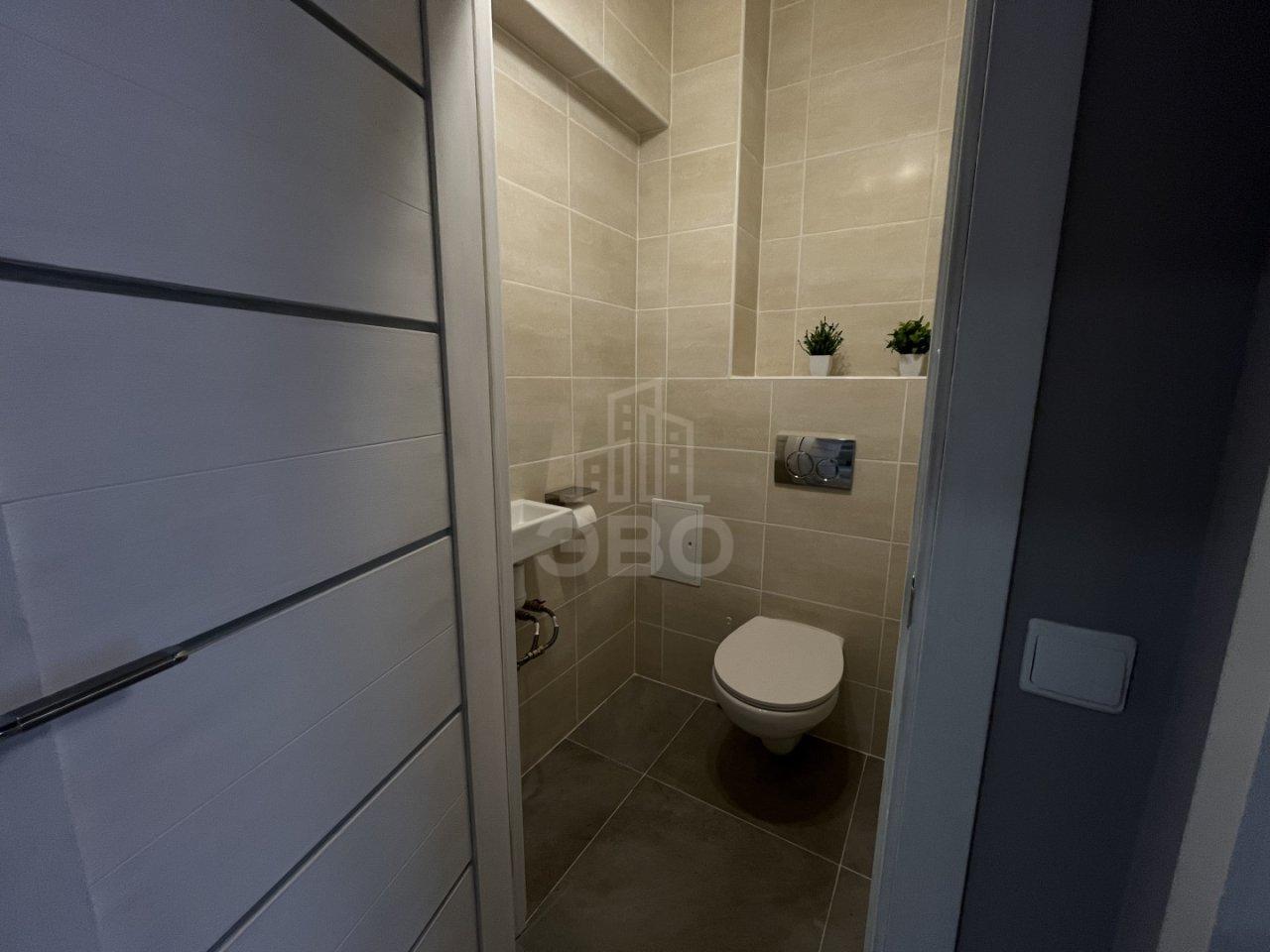 трехкомнатная квартира в Санкт-Петербурге по адресу: Нижне-Каменская ул., 26