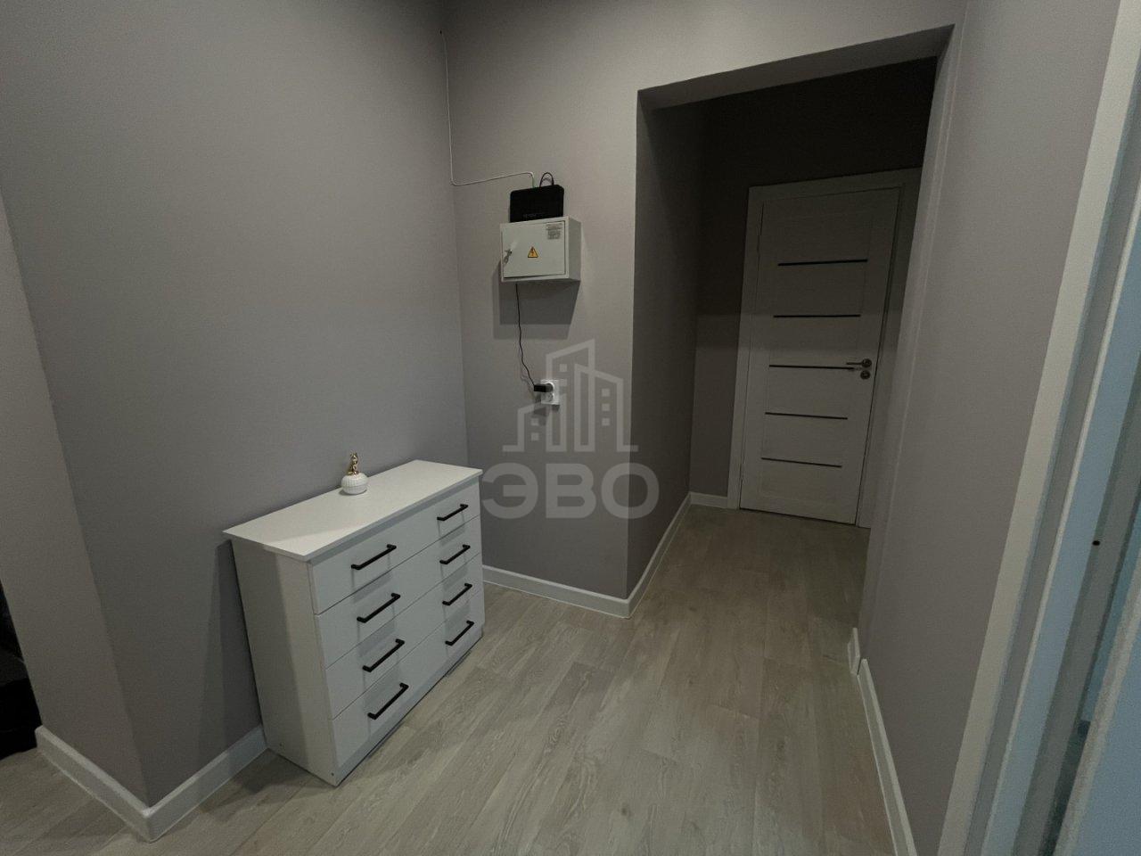 трехкомнатная квартира в Санкт-Петербурге по адресу: Нижне-Каменская ул., 26