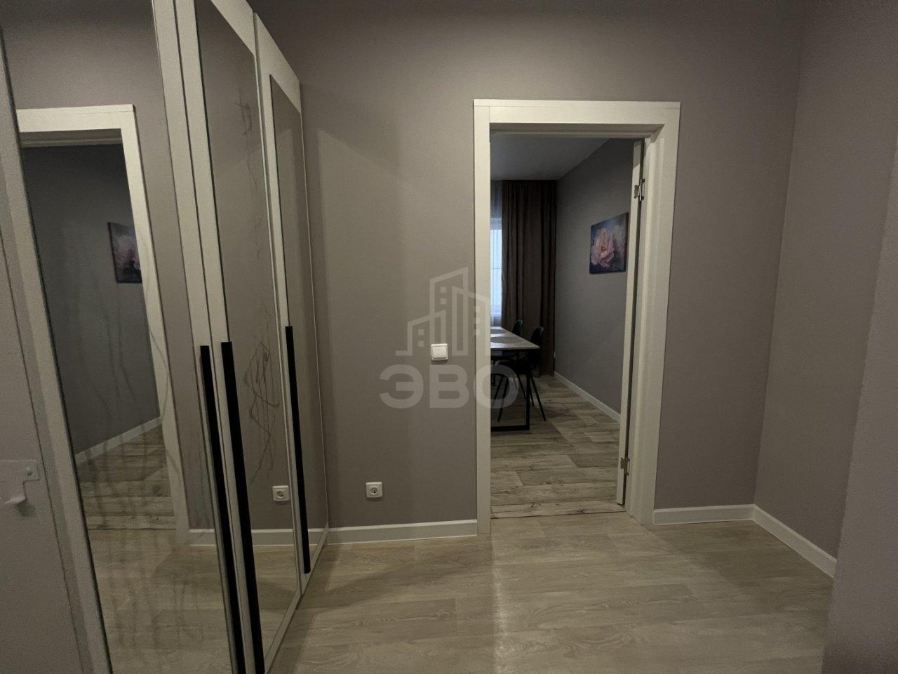 трехкомнатная квартира в Санкт-Петербурге по адресу: Нижне-Каменская ул., 26