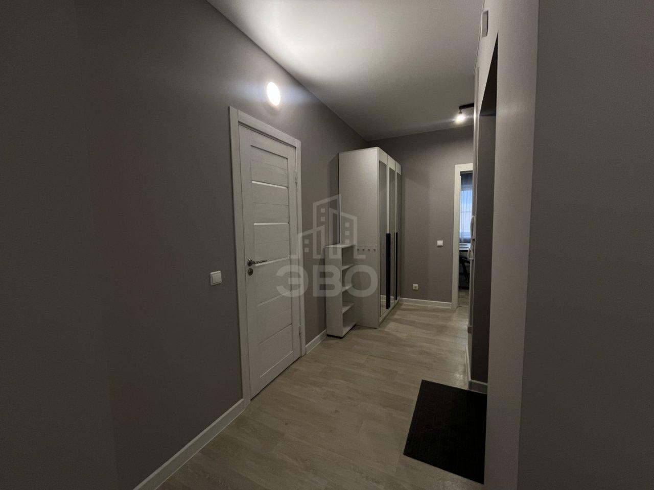 трехкомнатная квартира в Санкт-Петербурге по адресу: Нижне-Каменская ул., 26