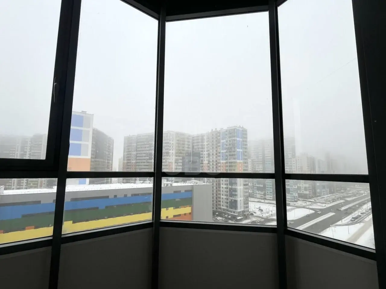 трехкомнатная квартира в Санкт-Петербурге по адресу: Нижне-Каменская ул., 26
