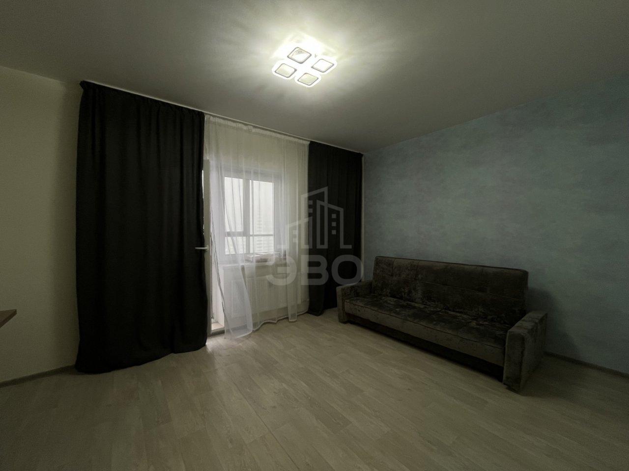 трехкомнатная квартира в Санкт-Петербурге по адресу: Нижне-Каменская ул., 26