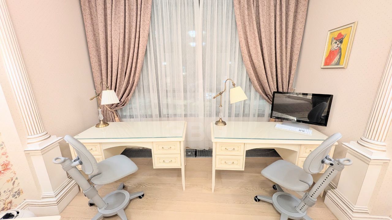 трехкомнатная квартира в Санкт-Петербурге по адресу: Жукова ул., 3