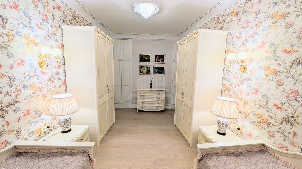 трехкомнатная квартира в Санкт-Петербурге по адресу: Жукова ул., 3