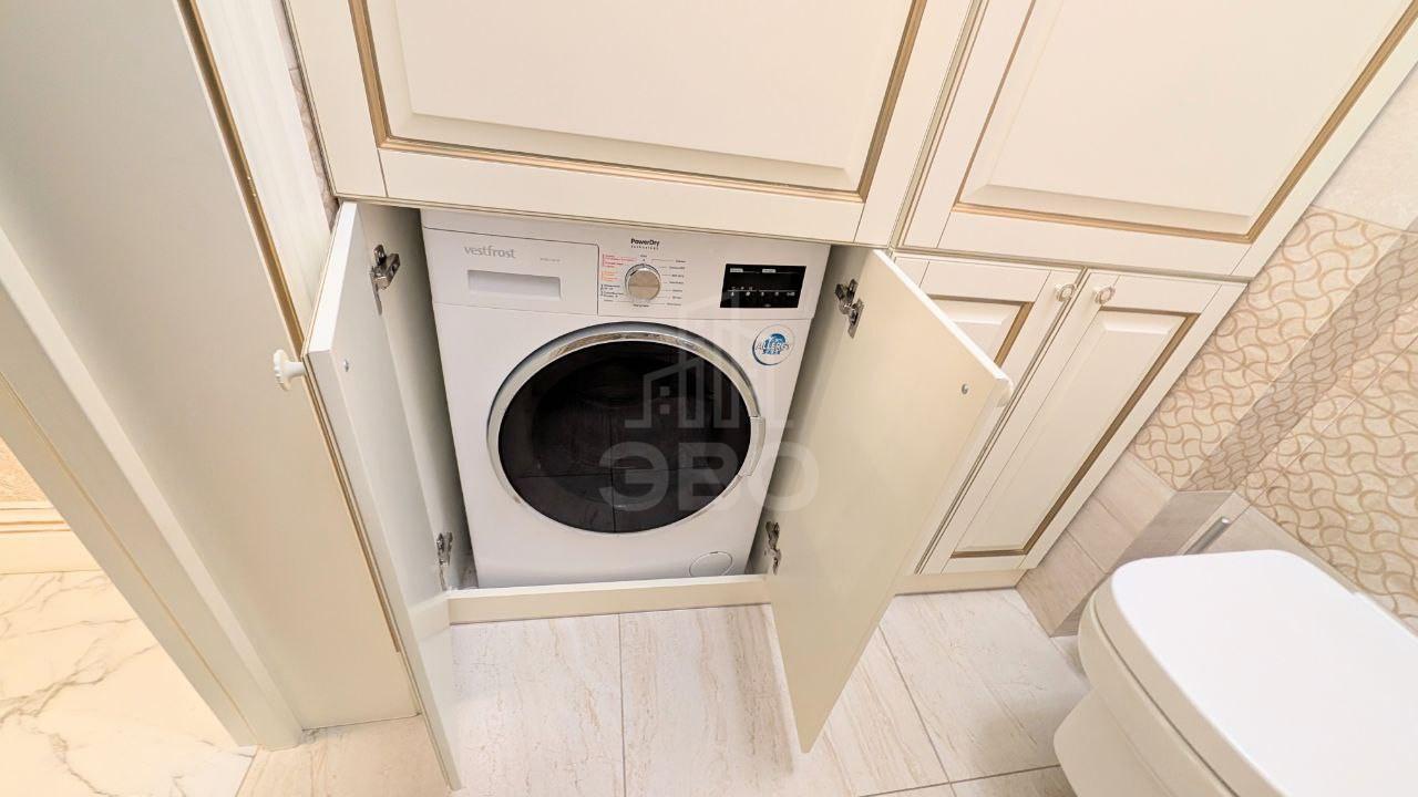 трехкомнатная квартира в Санкт-Петербурге по адресу: Жукова ул., 3