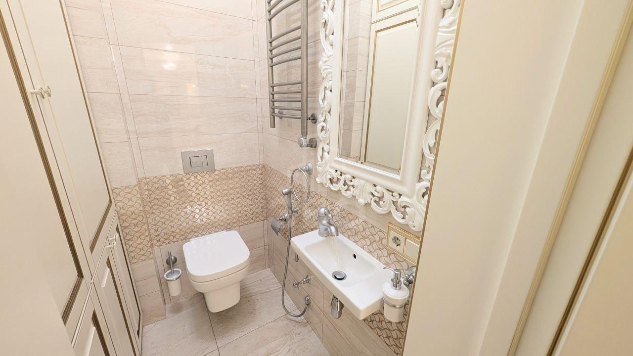 трехкомнатная квартира в Санкт-Петербурге по адресу: Жукова ул., 3