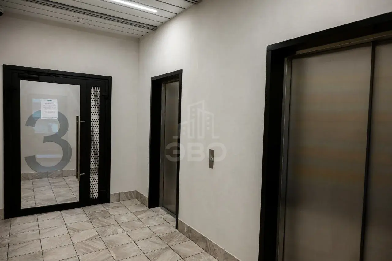трехкомнатная квартира в Санкт-Петербурге по адресу: Жукова ул., 3