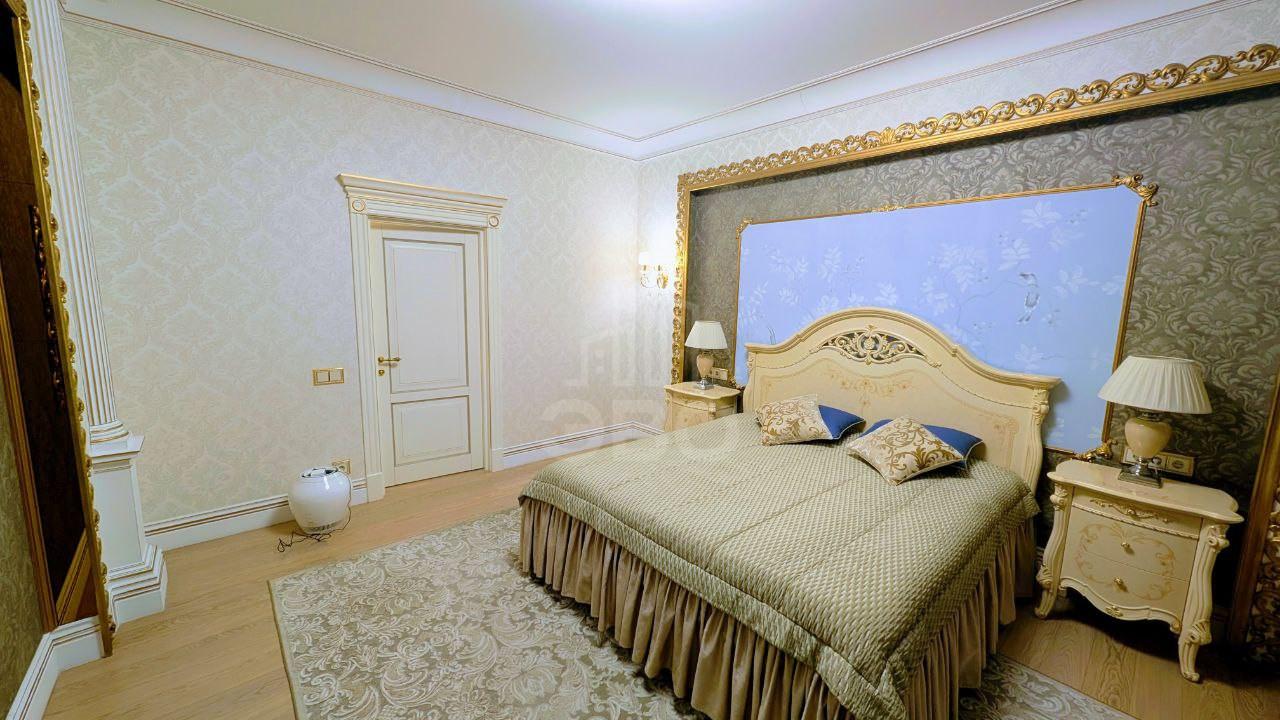 трехкомнатная квартира в Санкт-Петербурге по адресу: Жукова ул., 3