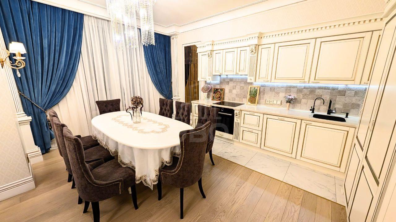 трехкомнатная квартира в Санкт-Петербурге по адресу: Жукова ул., 3