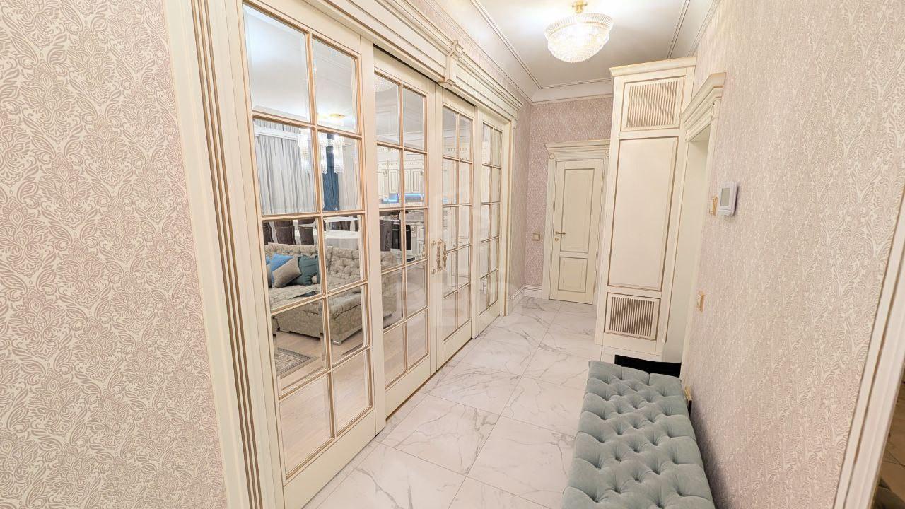 трехкомнатная квартира в Санкт-Петербурге по адресу: Жукова ул., 3