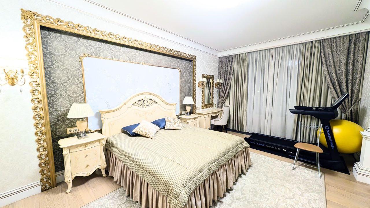 трехкомнатная квартира в Санкт-Петербурге по адресу: Жукова ул., 3