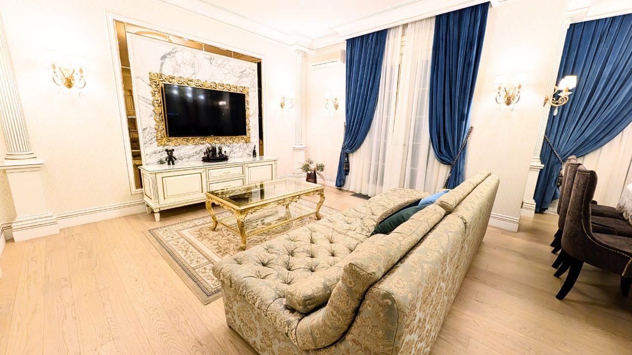 трехкомнатная квартира в Санкт-Петербурге по адресу: Жукова ул., 3