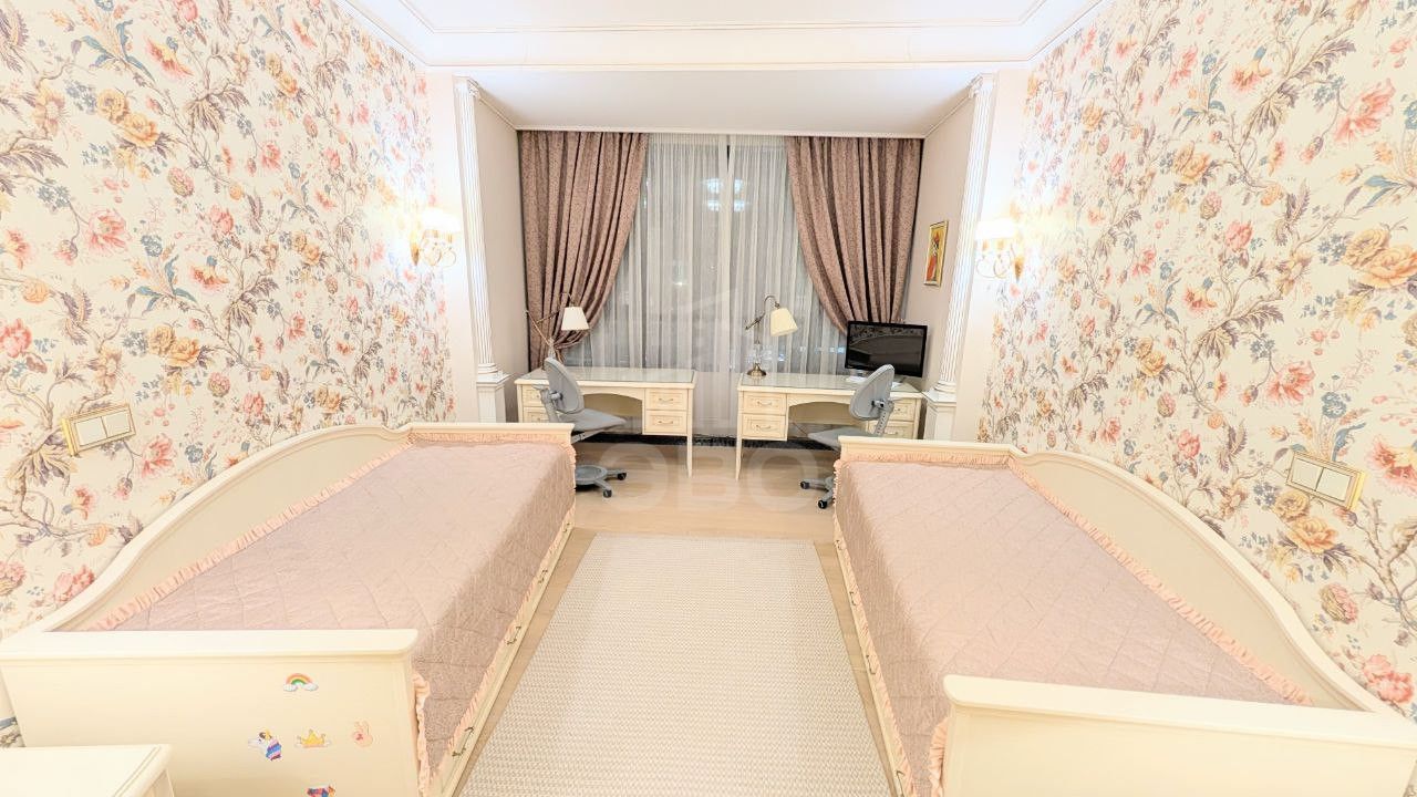 трехкомнатная квартира в Санкт-Петербурге по адресу: Жукова ул., 3