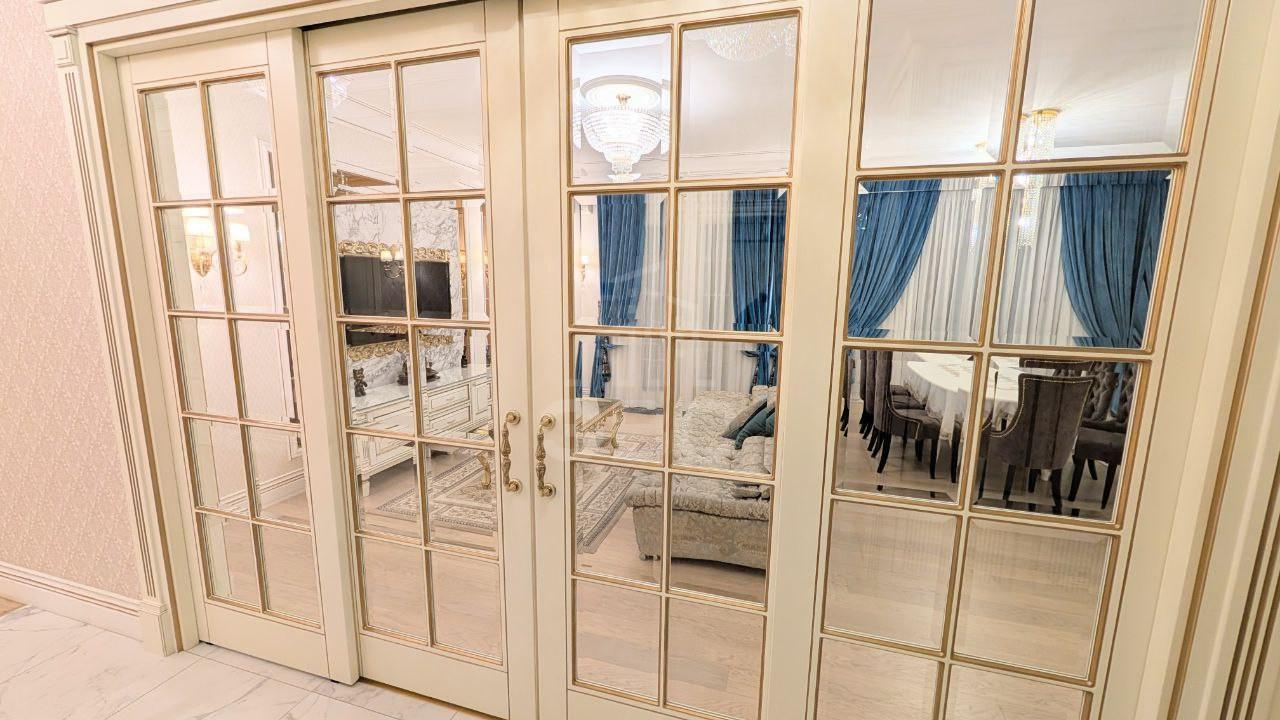 трехкомнатная квартира в Санкт-Петербурге по адресу: Жукова ул., 3