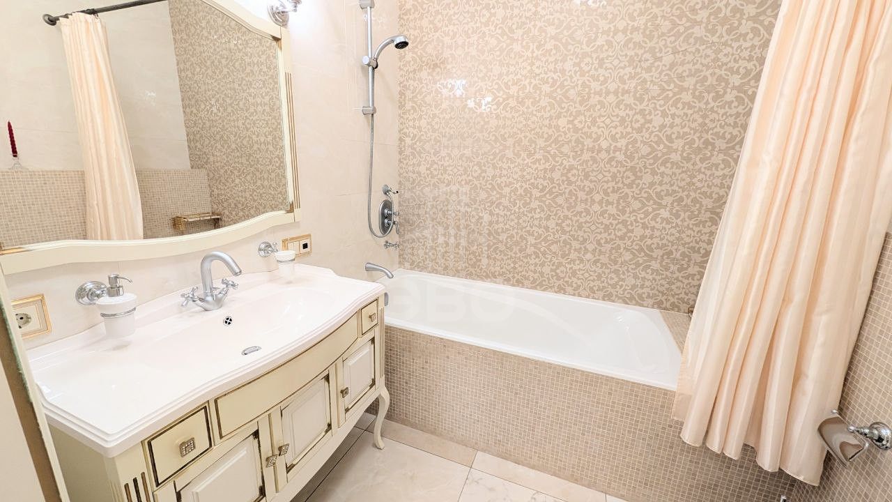 трехкомнатная квартира в Санкт-Петербурге по адресу: Жукова ул., 3