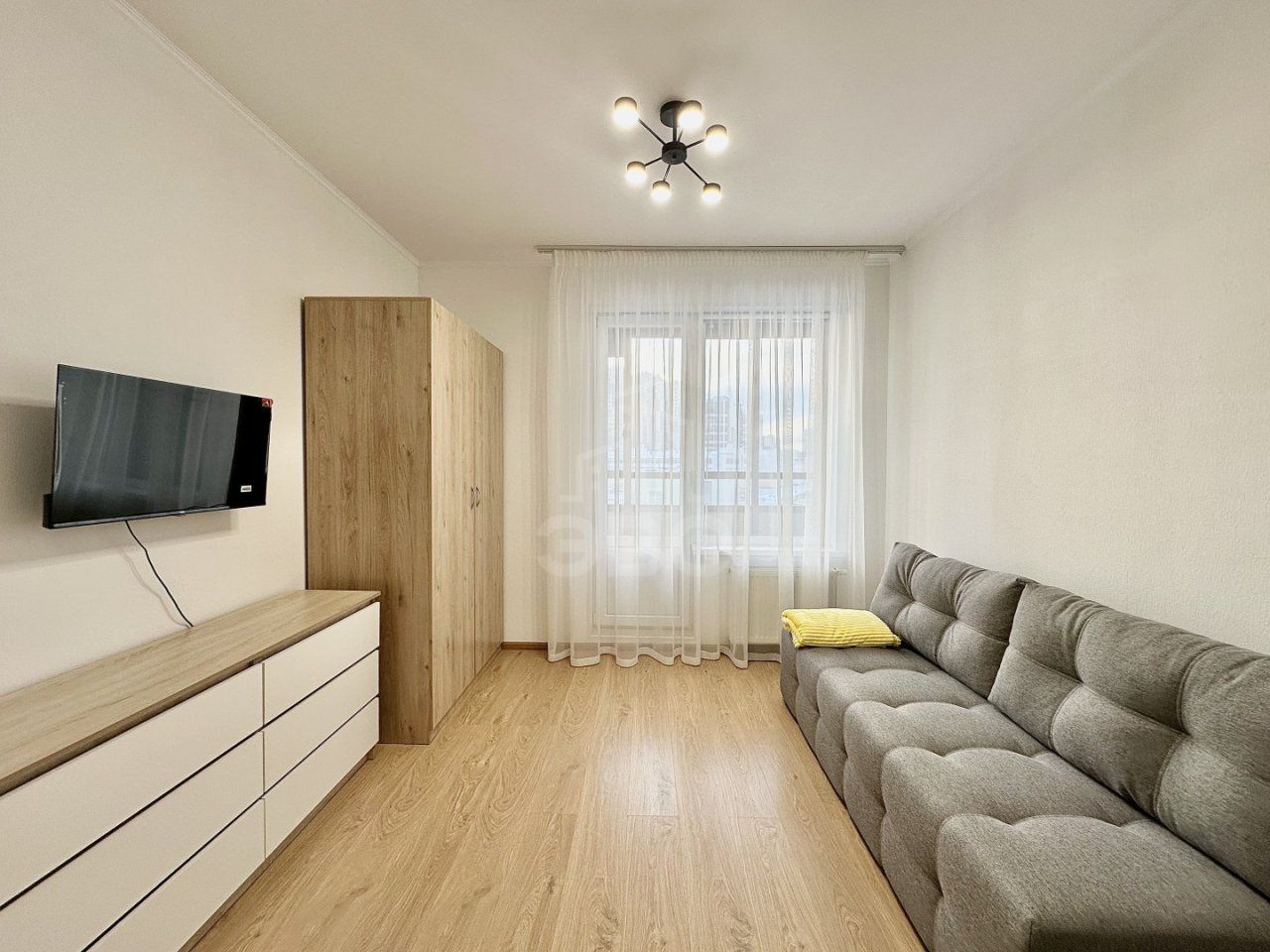 студия в Санкт-Петербурге по адресу: Комендантский проспект, 64, к 1