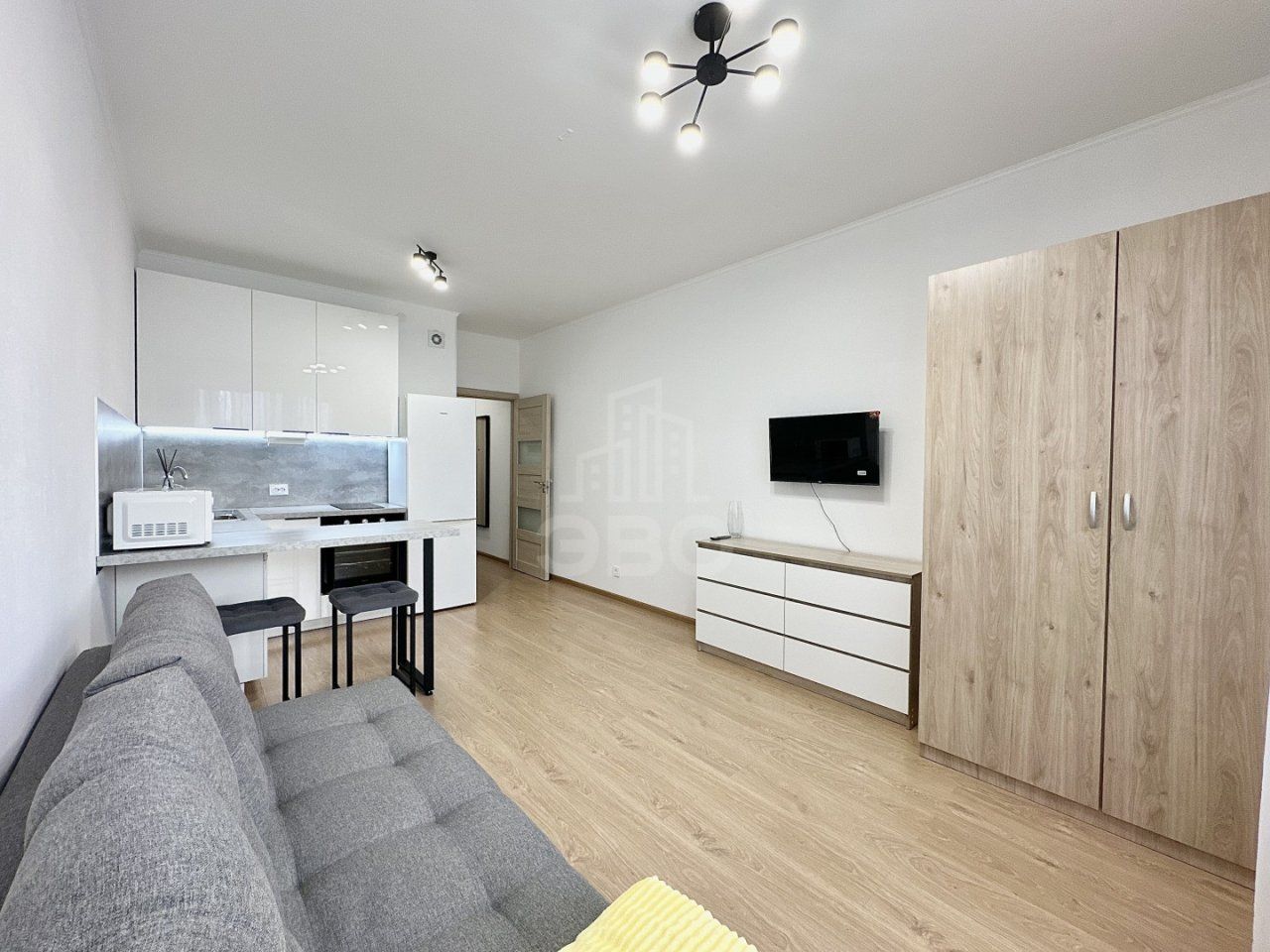 студия в Санкт-Петербурге по адресу: Комендантский проспект, 64, к 1