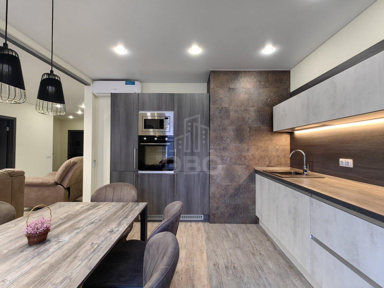 четырехкомнатная квартира в Санкт-Петербурге по адресу: Кременчугская ул., 17, к 2, литера а