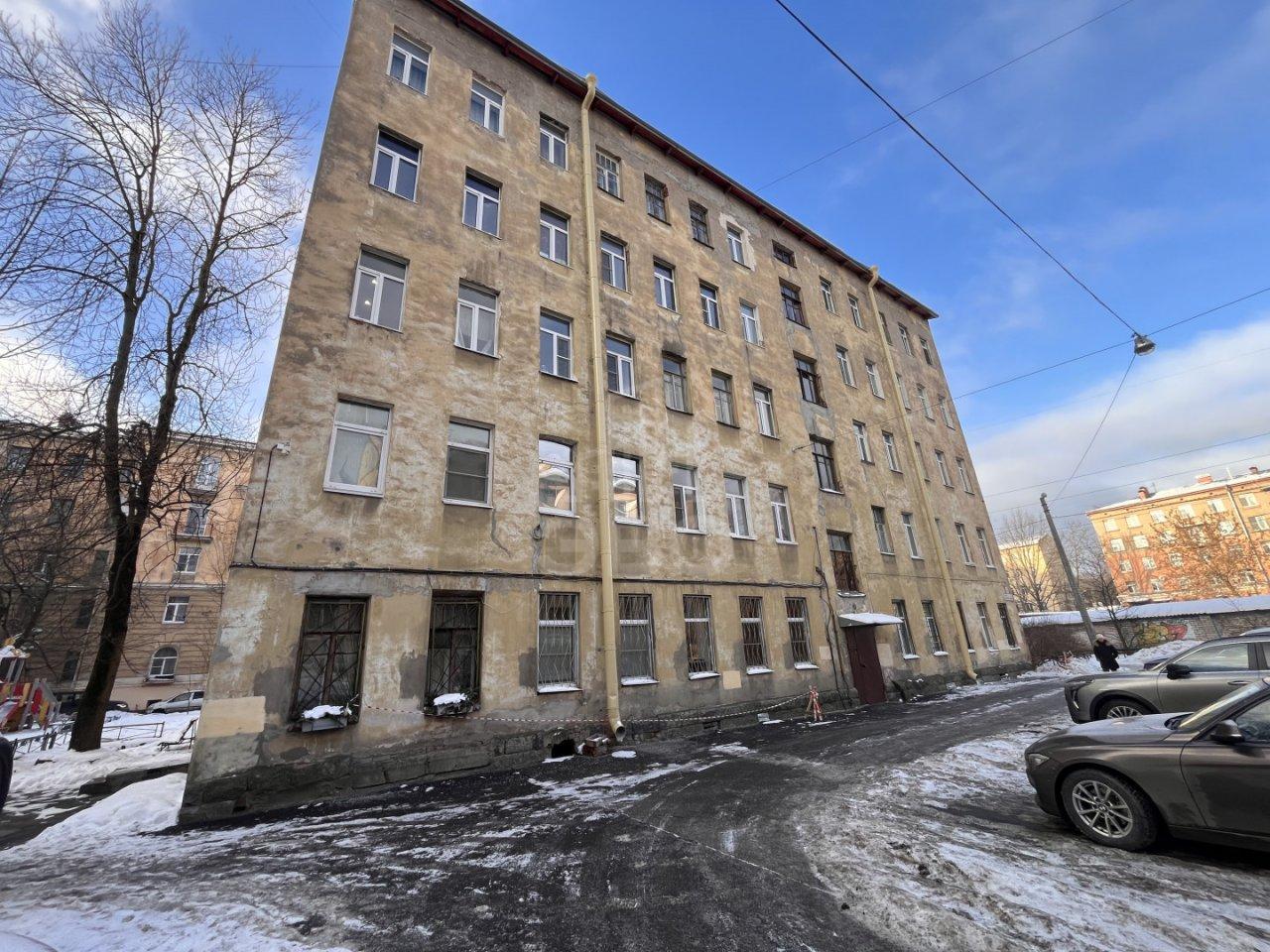 трехкомнатная квартира в Санкт-Петербурге по адресу: Парголовская ул., 12, литера б