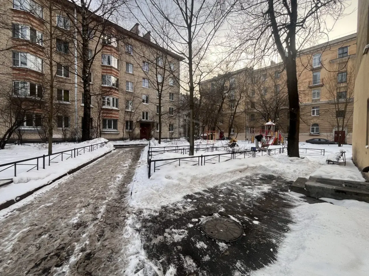 трехкомнатная квартира в Санкт-Петербурге по адресу: Парголовская ул., 12, литера б