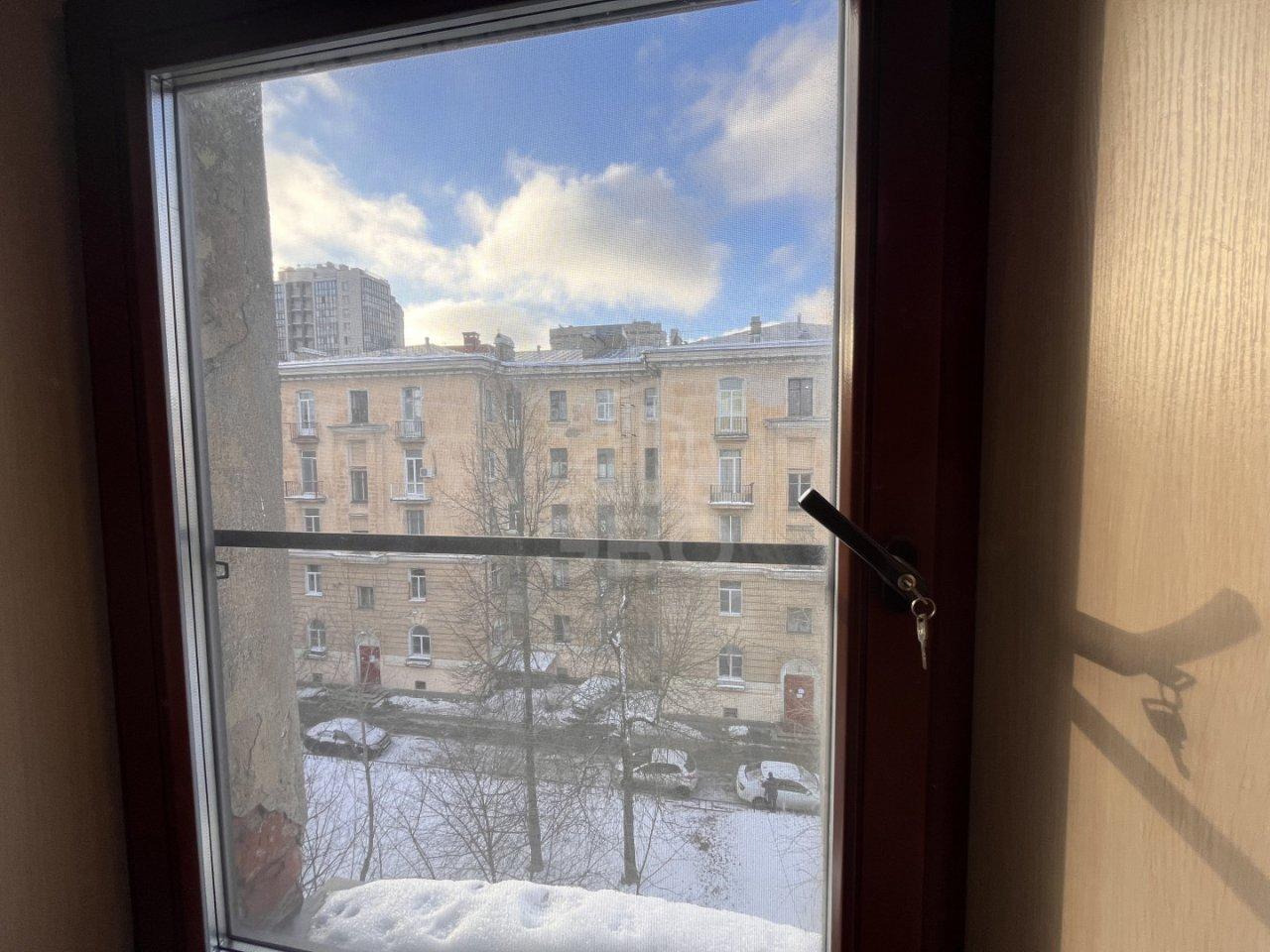 трехкомнатная квартира в Санкт-Петербурге по адресу: Парголовская ул., 12, литера б