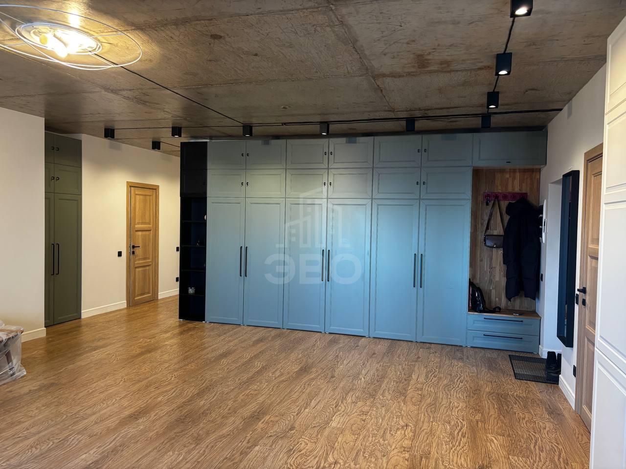 трехкомнатная квартира в Санкт-Петербурге по адресу: 24-я В.О. линия, 29