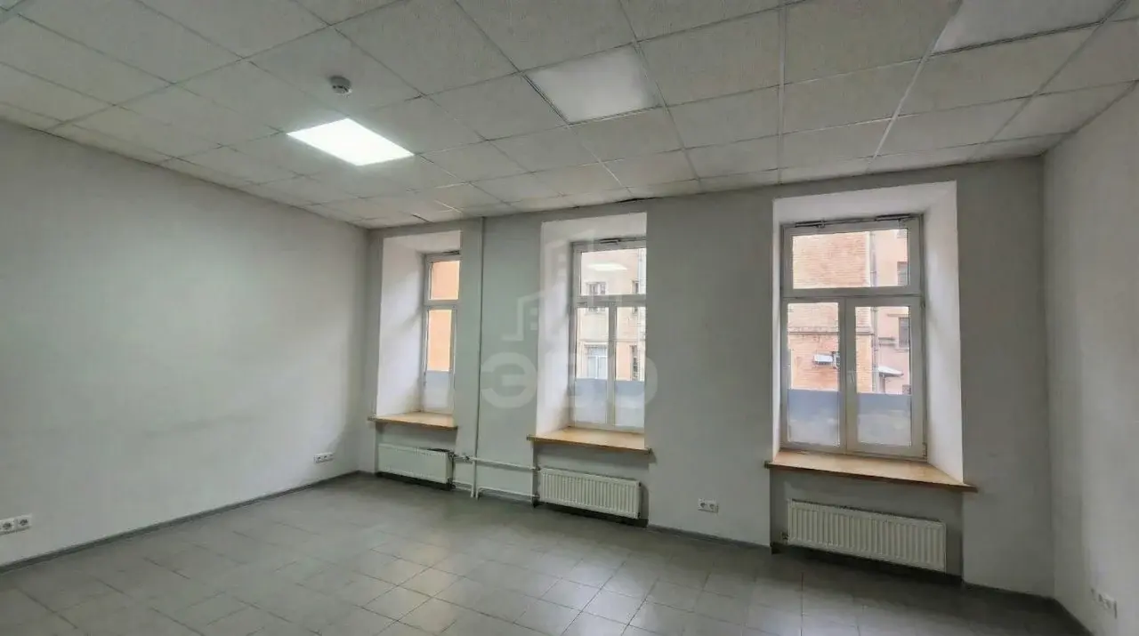 многокомнатная квартира в Санкт-Петербурге по адресу: Захарьевская ул., 9