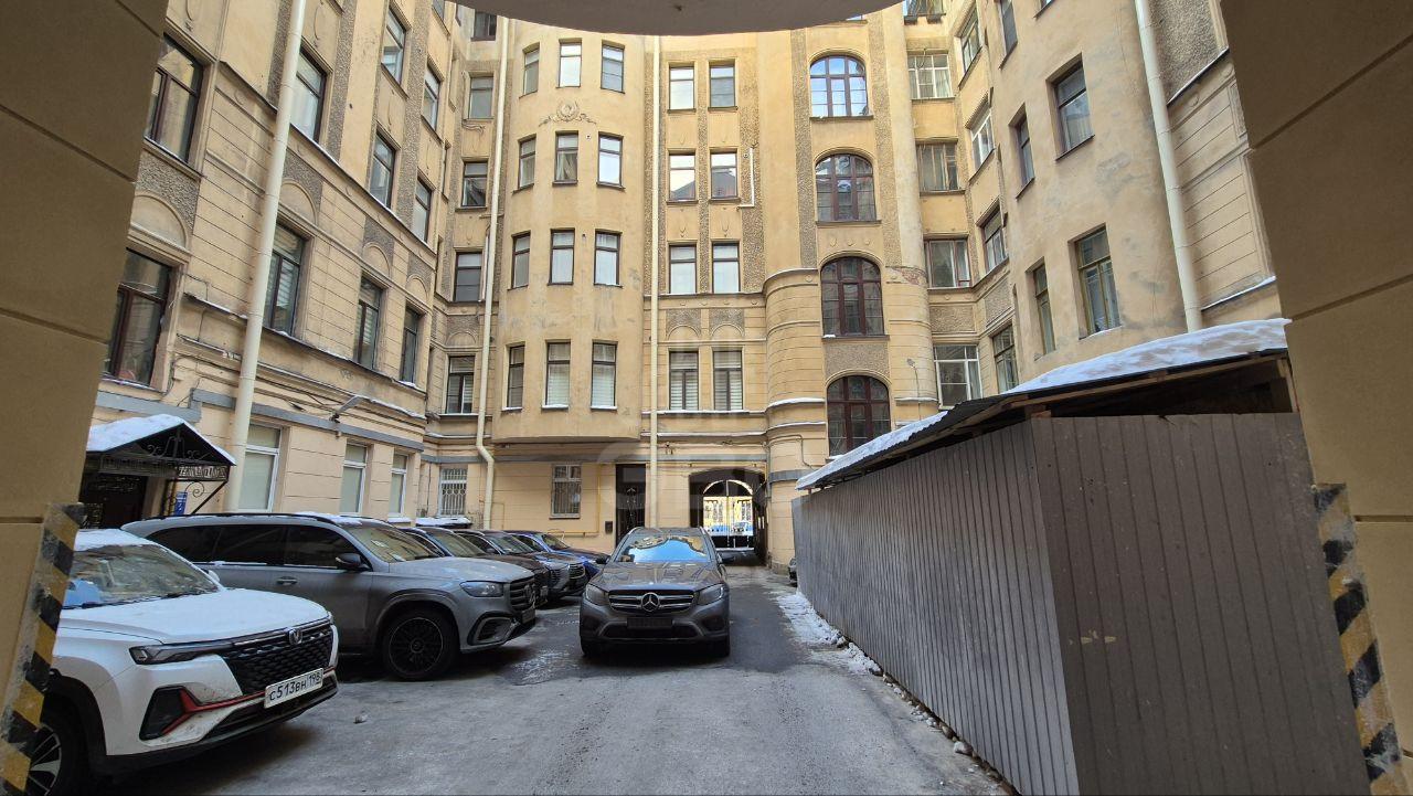 многокомнатная квартира в Санкт-Петербурге по адресу: Захарьевская ул., 9