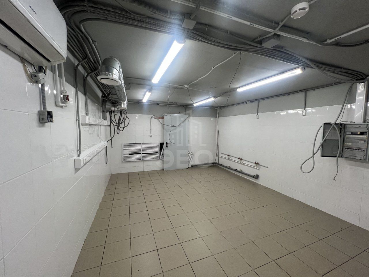 коммерция в Санкт-Петербурге по адресу: 16-я В.О. линия, 85