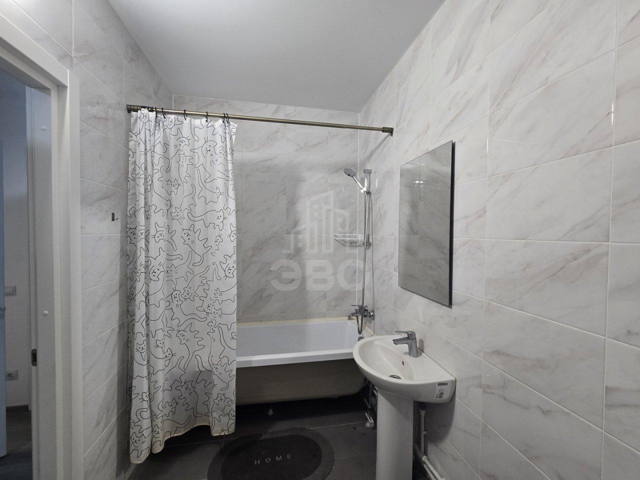 трехкомнатная квартира в Санкт-Петербурге по адресу: Маршала Захарова ул., 8