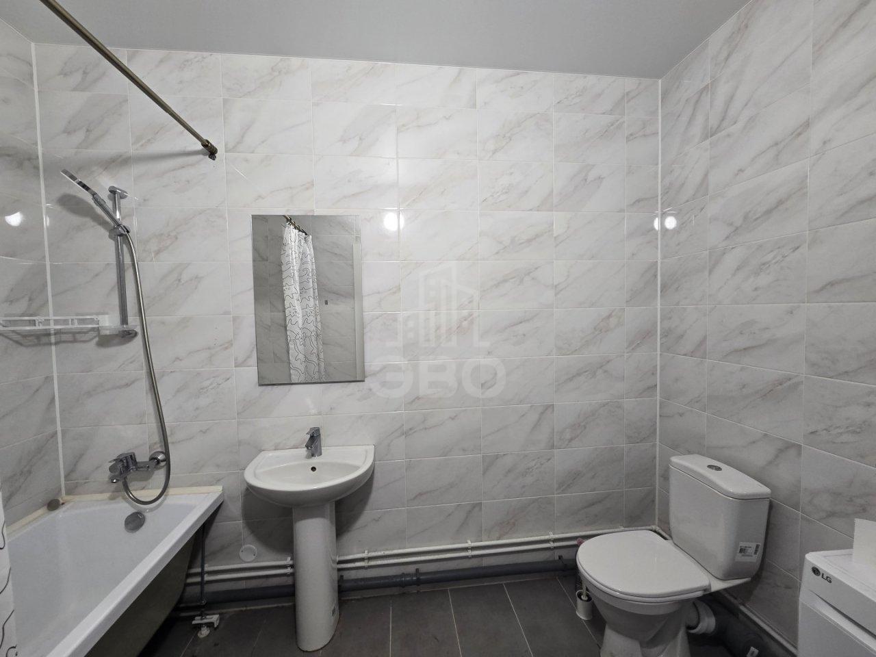 трехкомнатная квартира в Санкт-Петербурге по адресу: Маршала Захарова ул., 8