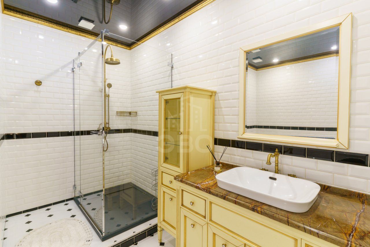 четырехкомнатная квартира в Санкт-Петербурге по адресу: Коломяжский проспект, 20, литера А