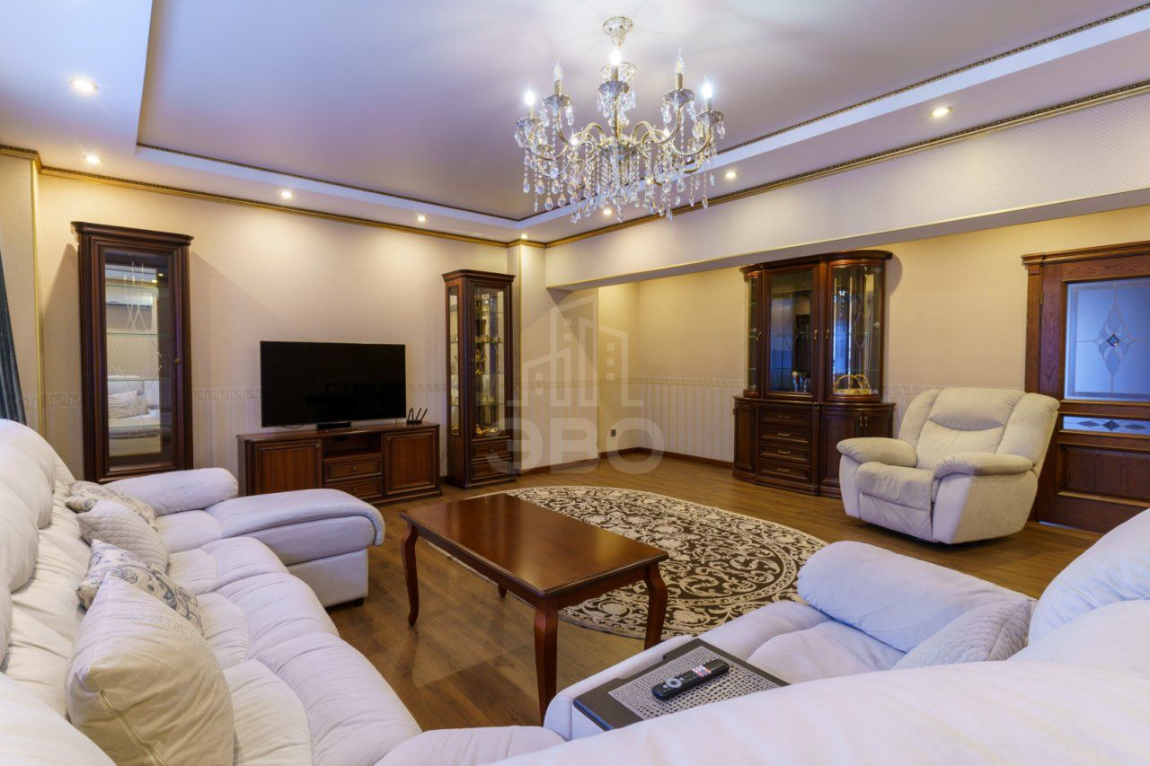 четырехкомнатная квартира в Санкт-Петербурге по адресу: Коломяжский проспект, 20, литера А