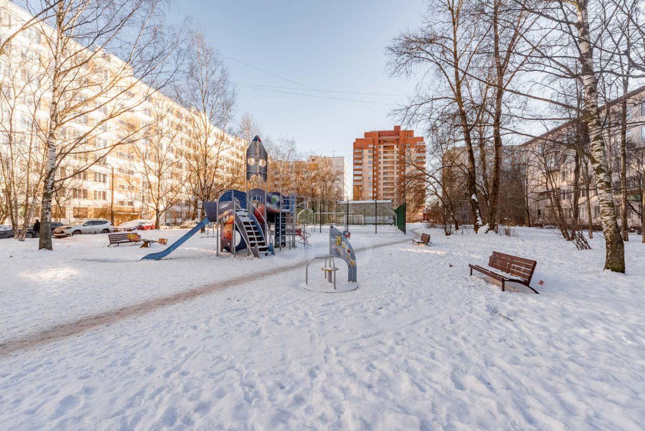трехкомнатная квартира в Санкт-Петербурге по адресу: Бухарестская ул., 67, к 1