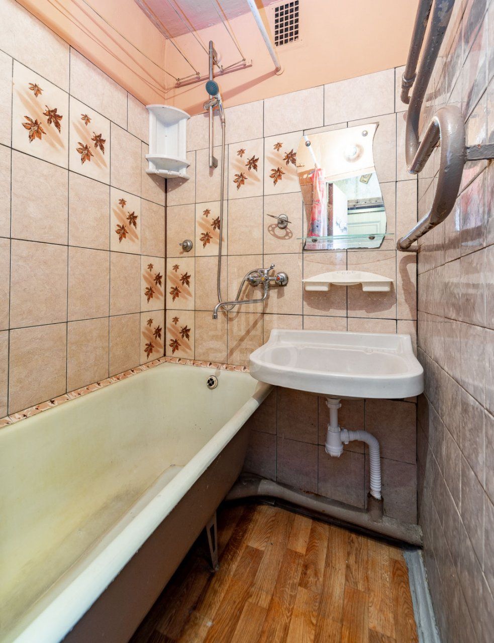 трехкомнатная квартира в Санкт-Петербурге по адресу: Бухарестская ул., 67, к 1